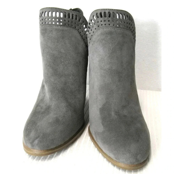 Vince Camuto FILEANA Ankle Bootie Suede Leather Split Shaft Heeled Gray Zip Sz 7 - Picture 2 of 8